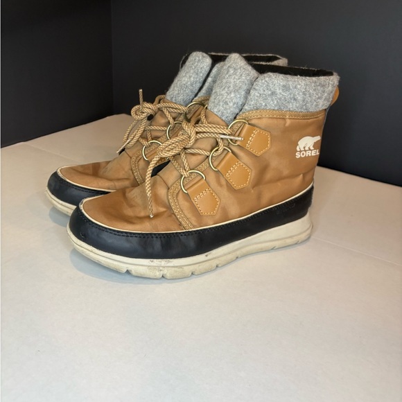 Sorel Black and Tan Winter Boots - Picture 1 of 5